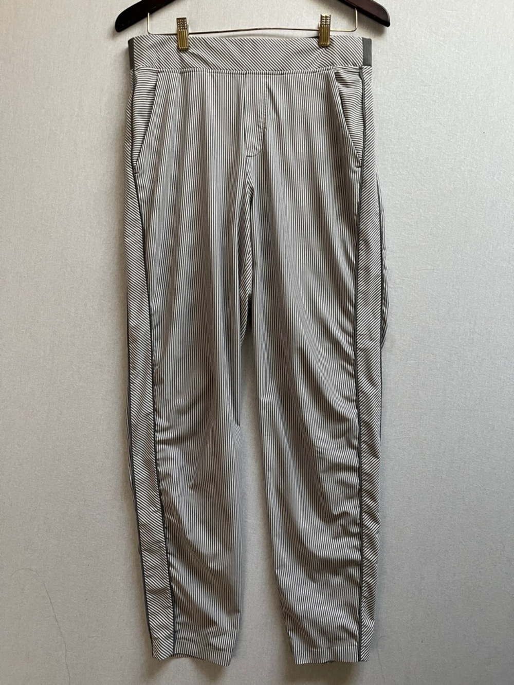 Athleta Brooklyn Striped Jogger Pants Women's Size 10 Tall Athleisure